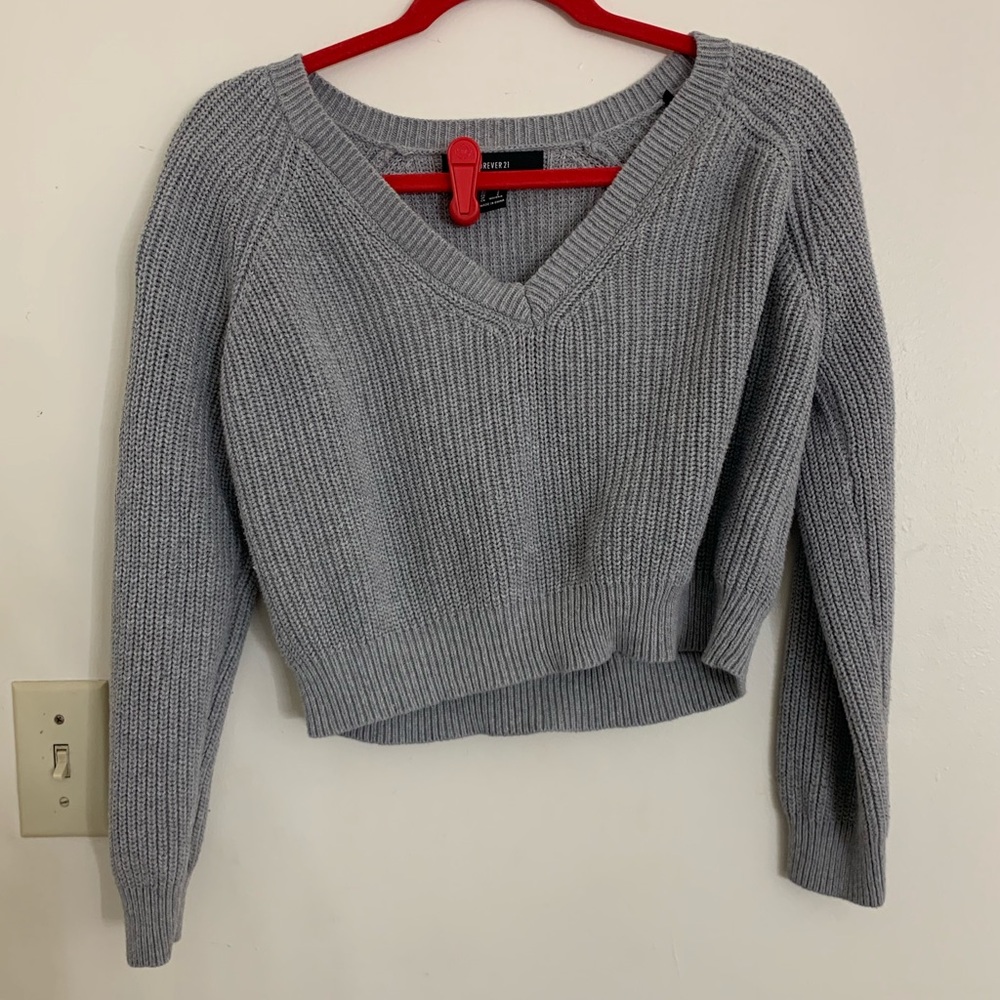 Cropped V-Neck Grey Sweater
